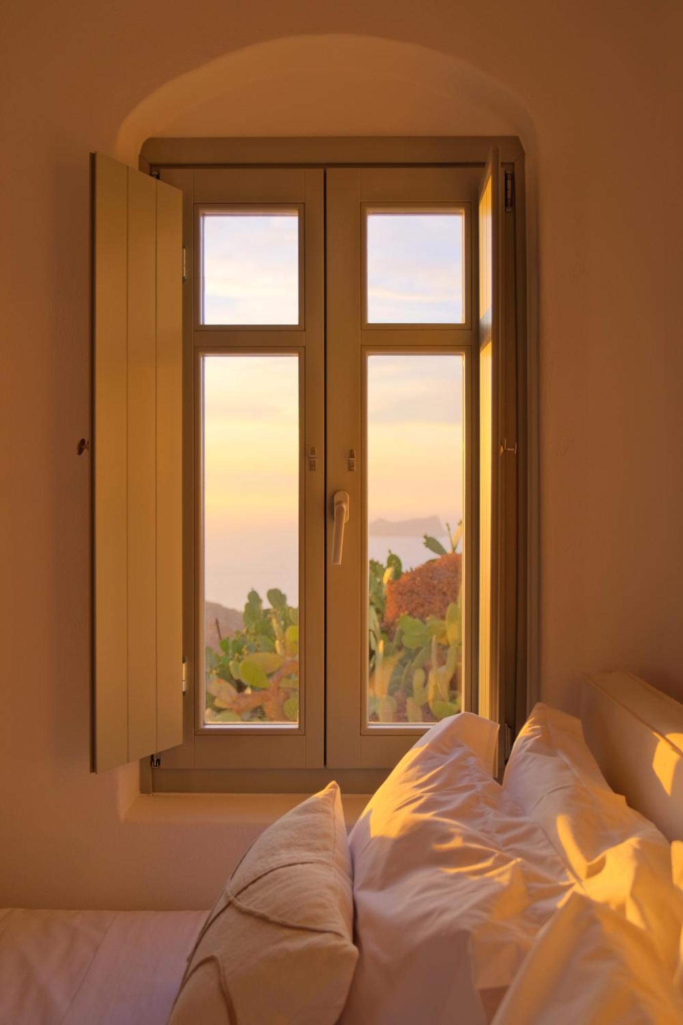 Odyssey Rock Milos Sunset Suites 플라카 객실 사진