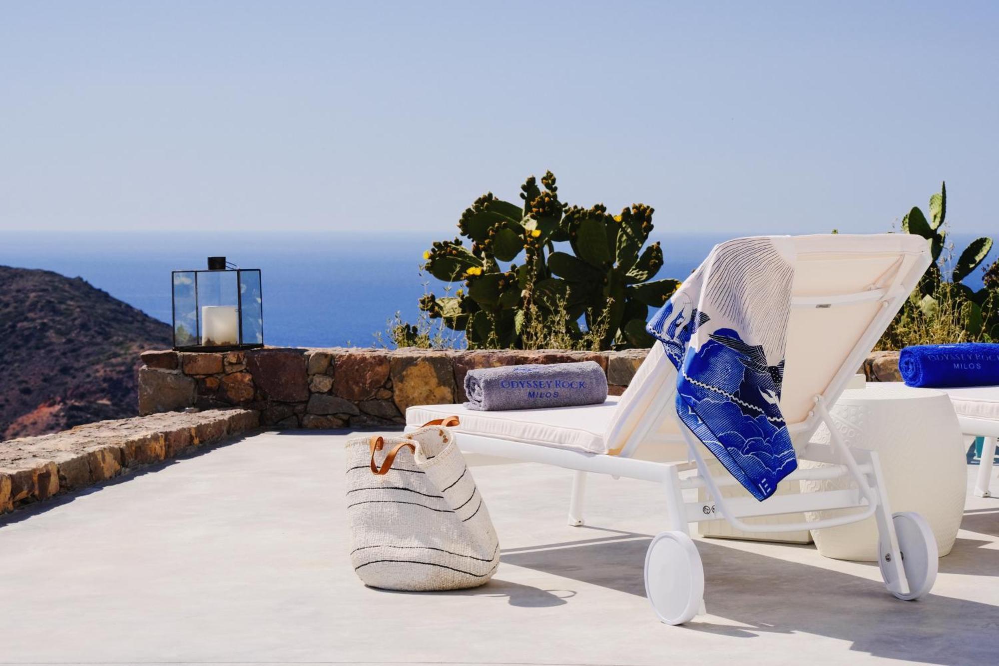 Odyssey Rock Milos Sunset Suites 플라카 객실 사진