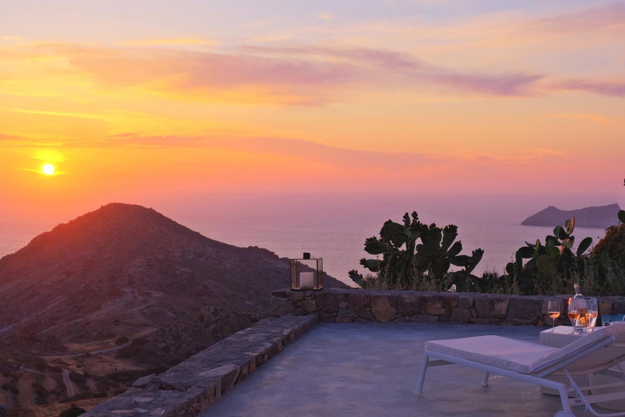 Odyssey Rock Milos Sunset Suites 플라카 객실 사진